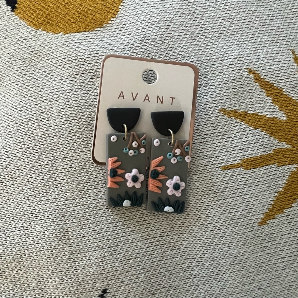 NWT Autumn Flower Polymer Clay Earrings Fall Floral